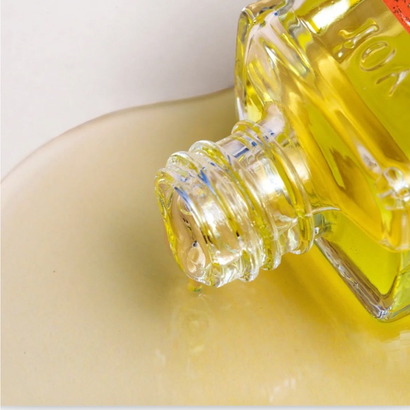 Voir A Walk in the Sun: Luxury Hair Oil. Scalp, Cleanse, Rinse, Control, Relax - Picture 6 of 6
